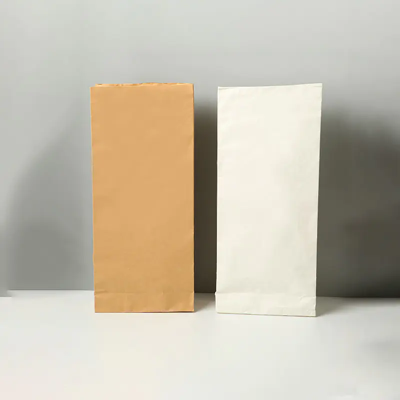 Valkoinen Kraft -paperi luonnollisella Kraft -paperipussilla
